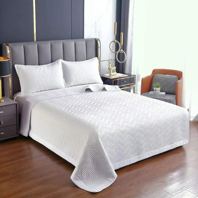 Cuvertura de Pat din Matase – Set Elegant de 3 Piese | Rasfat si Stil in Dormitorul Tau | COD 0097-TL