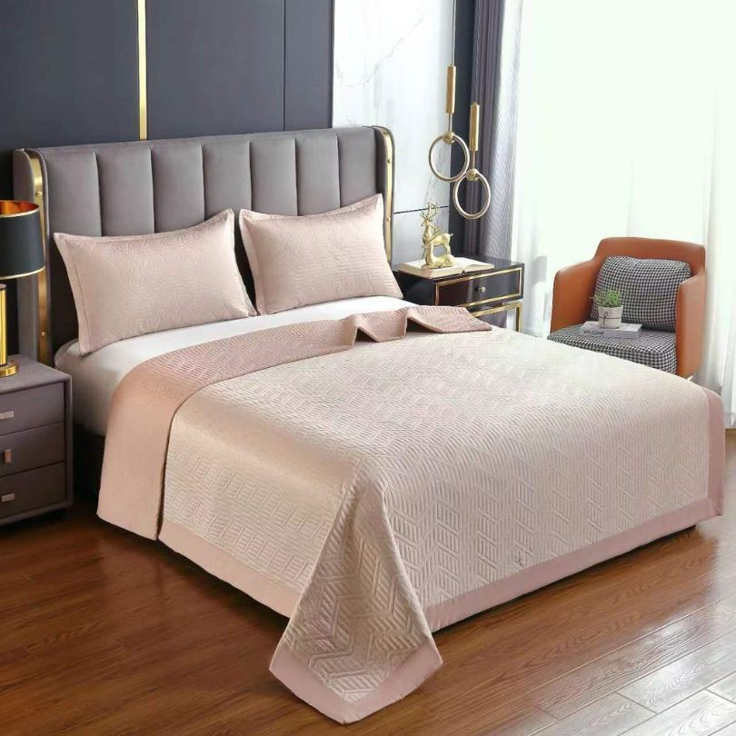 Cuvertura de Pat din Matase – Set Elegant de 3 Piese | Rasfat si Stil in Dormitorul Tau | COD 0099-TL
