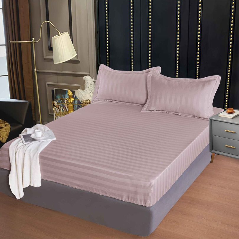 Husa de Pat Damasc cu Elastic – 3 Piese pentru un Somn Confortabil | COD 0308-PR