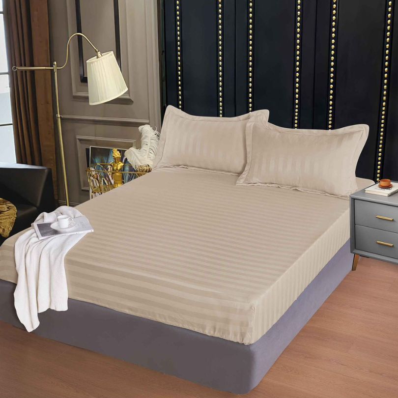 Husa de Pat Damasc cu Elastic – 3 Piese pentru un Somn Confortabil | COD 0320-PR
