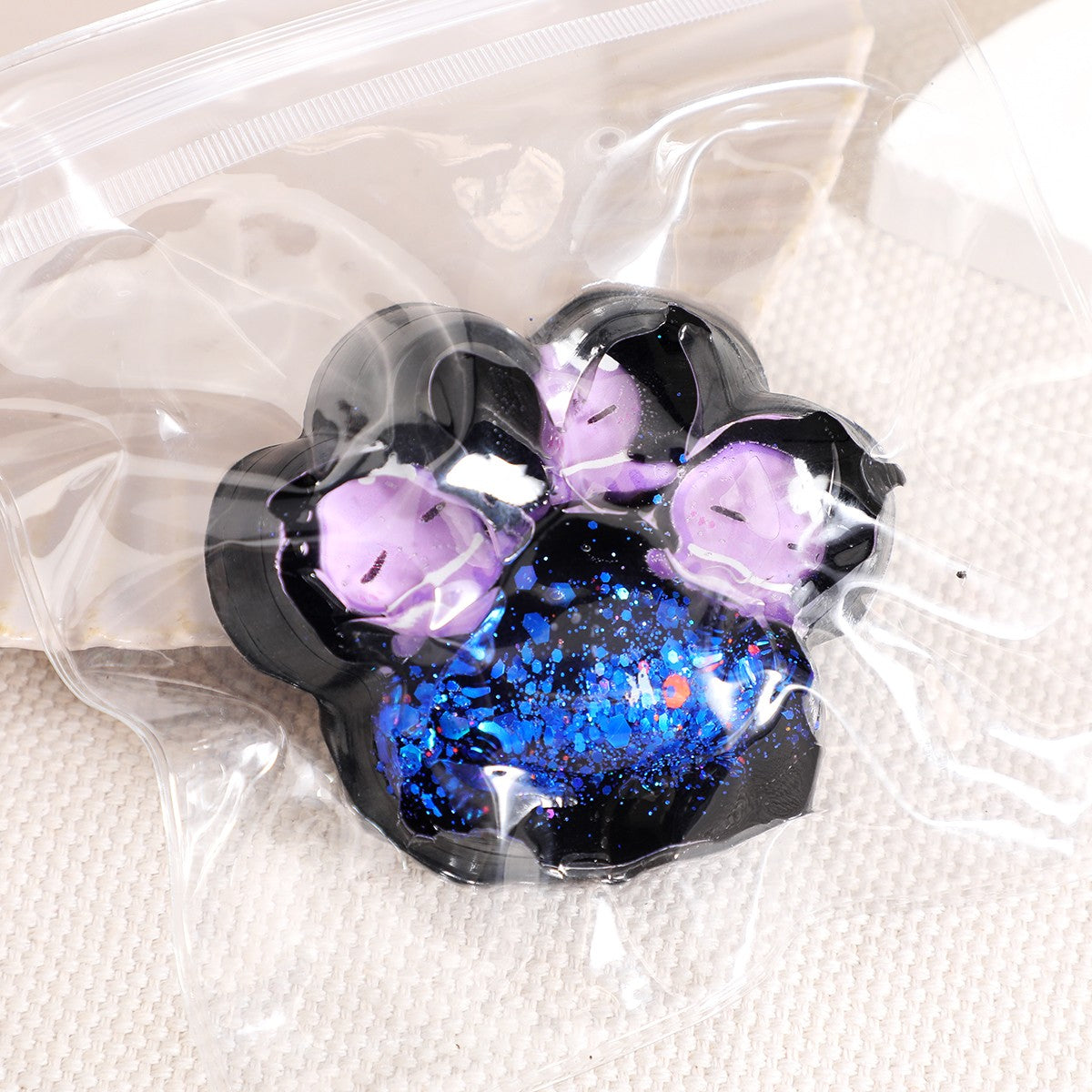 Jucarie Antistres Squishy, Flippy, cu Revenire Lenta, Squeeze Pinch Family, Model Cat Paw, 6.5 x 6 cm, din Tpr, 4-6 Ani, Model 5 Meduze, Negru cu Insertii