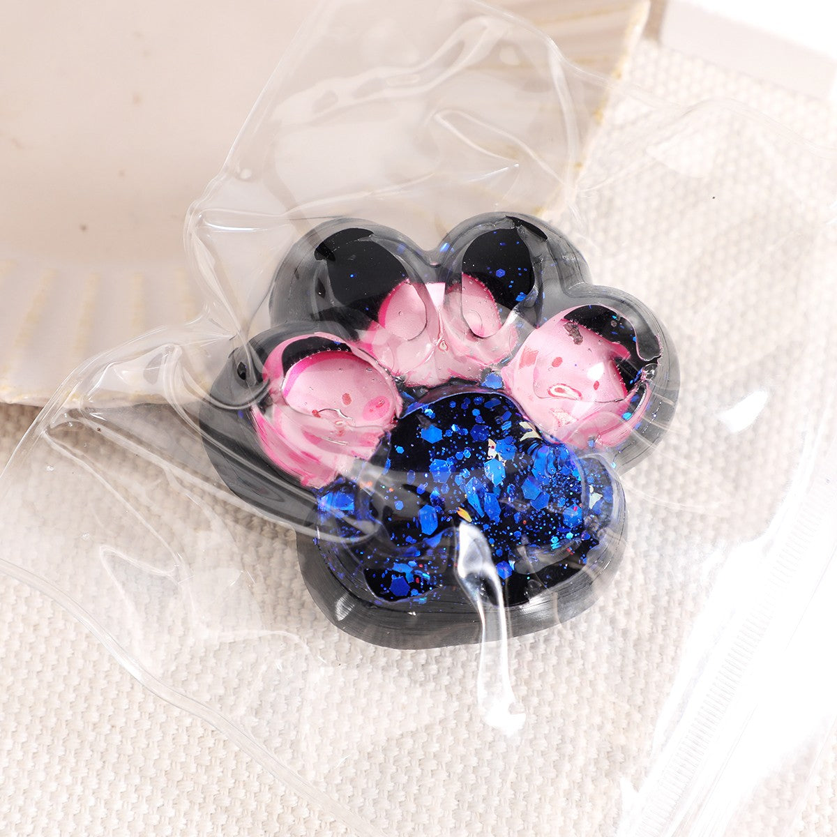 Jucarie Antistres Squishy, Flippy, cu Revenire Lenta, Squeeze Pinch Family, Model Cat Paw, 6.5 x 6 cm, din Tpr, 4-6 Ani, Model 5 Meduze, Negru cu Insertii