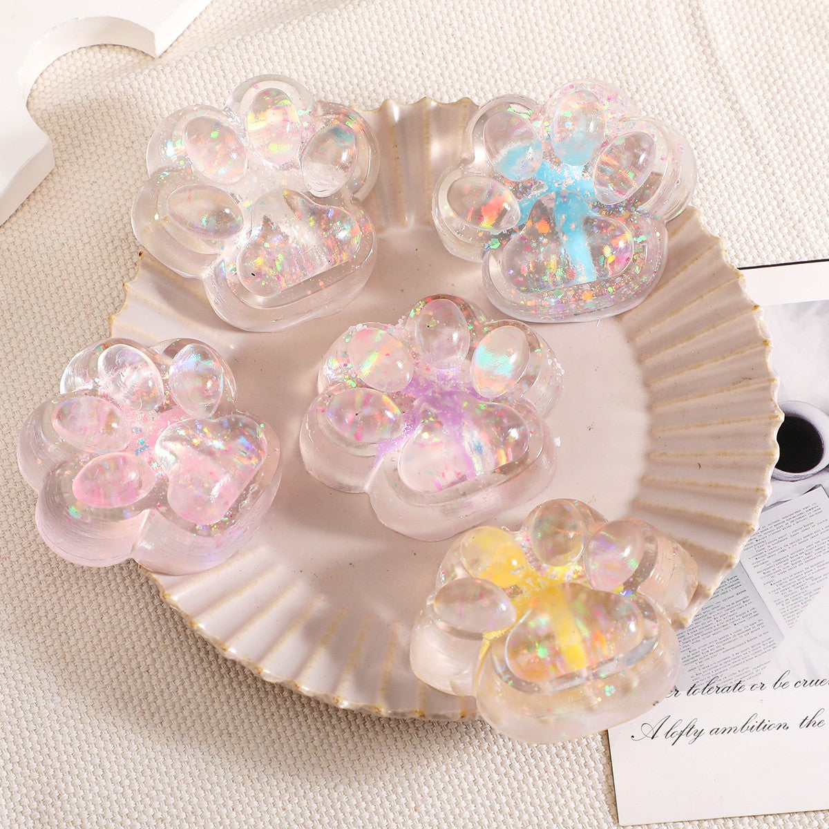 Jucarie Antistres Squishy, Flippy, cu Revenire Lenta, Squeeze Pinch Family, Model Cat Paw, 6.5 x 7 cm, din Tpr, 4-6 Ani, Model 2 Flori, Transparent