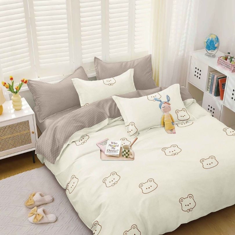 Lenjerie de Pat Bumbac Satinat – Set 4 Piese, Moale, Eleganta și Confortabila | 1011-SI