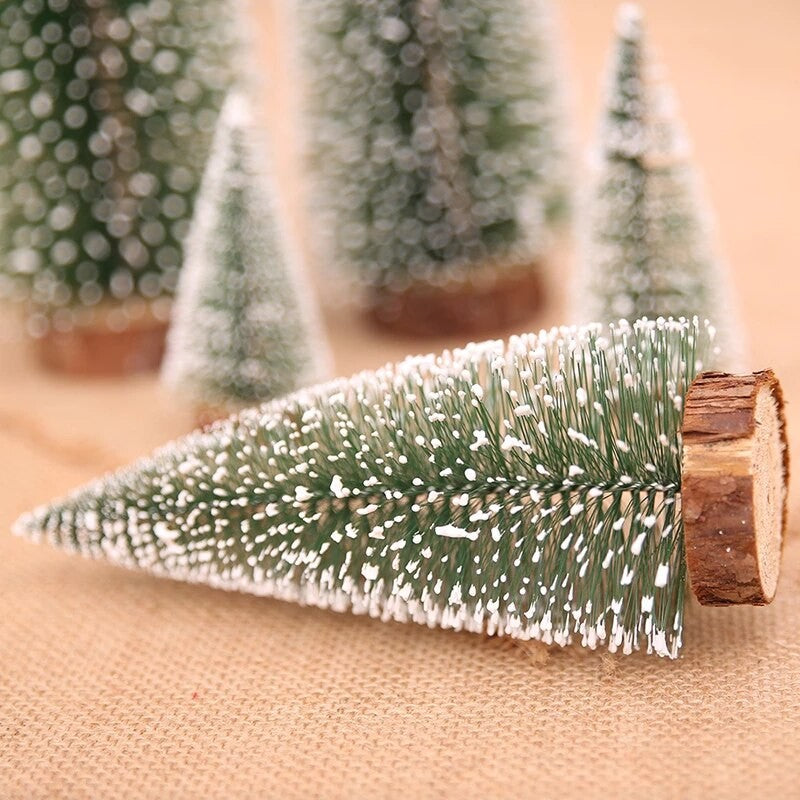 Brad artificial de craciun, ornament pentru masa, pe suport lemn, 20 cm inaltime, Verde inzapezit