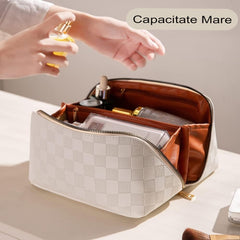 Geanta de Calatorie Flippy, Pentru Cosmetice, Portabila, Impermeabila, din Piele Ecologica, Compartimente Multiple, cu Fermoar, 22 x 13 x 12.5 cm, In Carouri, Alb