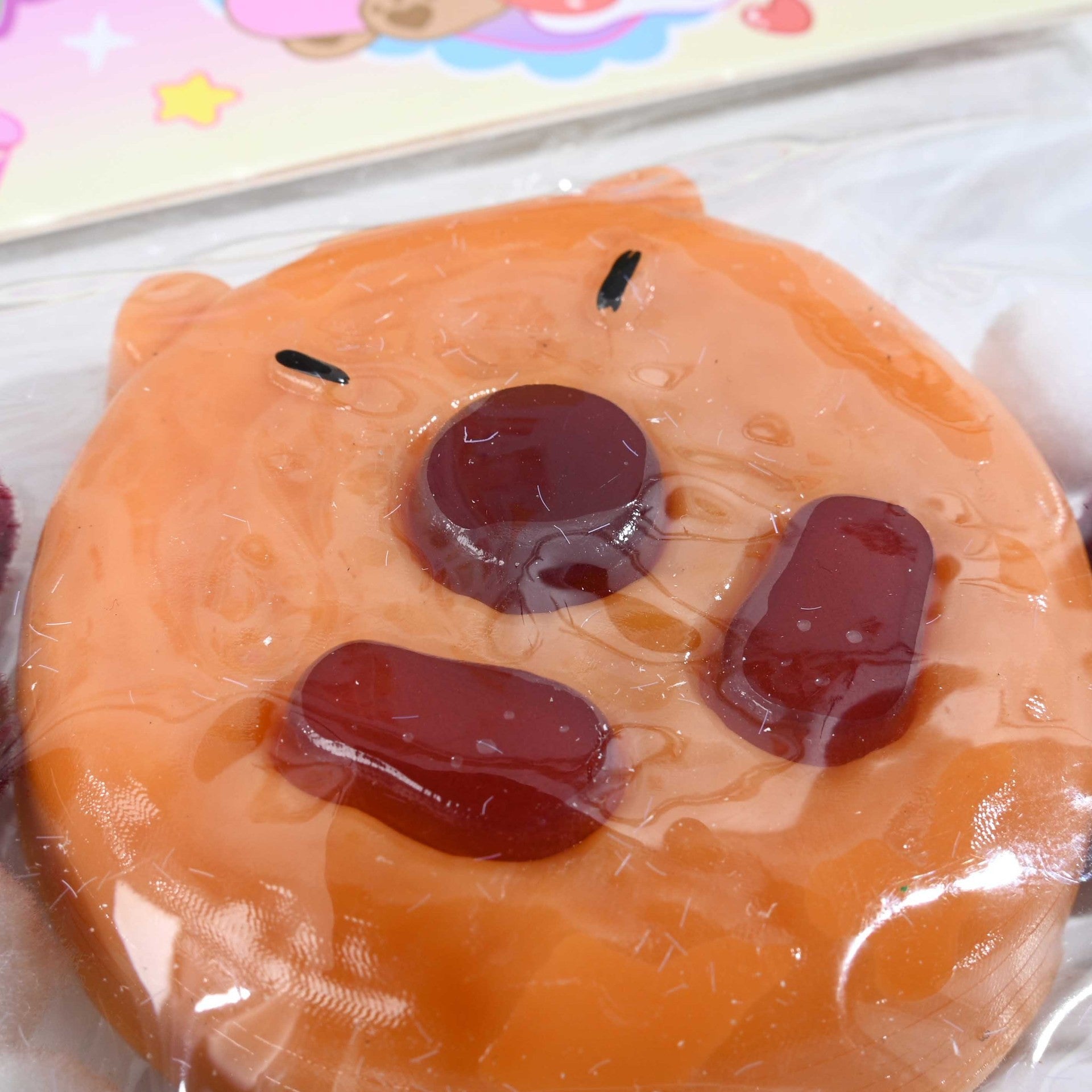 Jucarie Antistres Squishy, Flippy, cu Revenire Lenta, Squeeze Pinch Family, Forma de Biscuite Rotund, Model Capybara, 7x6.5 cm, 55g, Ambalaj Transparent, Maro