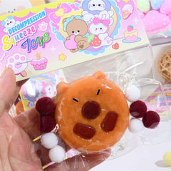Jucarie Antistres Squishy, Flippy, cu Revenire Lenta, Squeeze Pinch Family, Forma de Biscuite Rotund, Model Capybara, 7x6.5 cm, 55g, Ambalaj Transparent, Maro