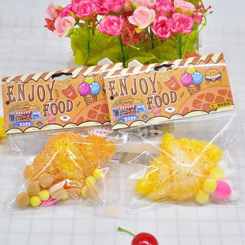 Jucarie Antistres Squishy, Flippy, cu Revenire Lenta, Squeeze Pinch Family, Model Croissant, 10x8 cm, 90g, Ambalaj Transparent, Maro