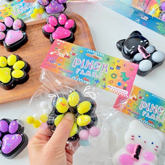 Jucarie Antistres Squishy, Flippy, cu Revenire Lenta, Squeeze Pinch Family, Model Labuta de Pisica, 6.8x6.2 cm, 55g, Ambalaj Transparent, Galben