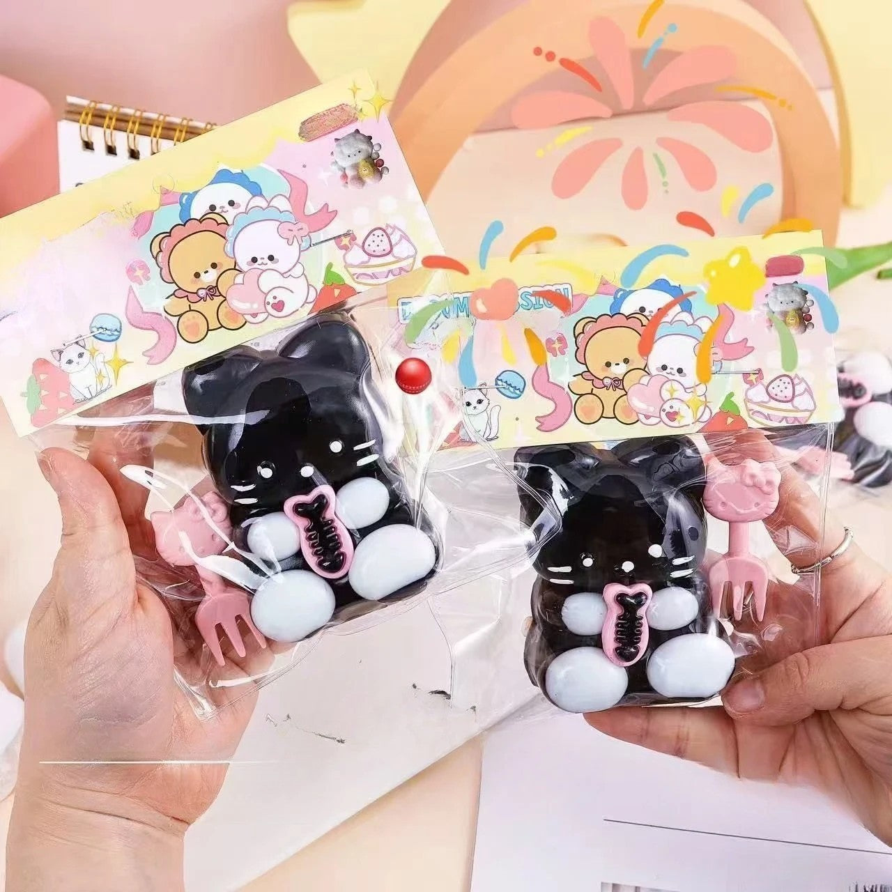 Jucarie Antistres Squishy, Flippy, cu Revenire Lenta, Squeeze Pinch Family, Model Pisicuta, 10cm x6cm Ambalaj Transparent, 70 gr, Negru