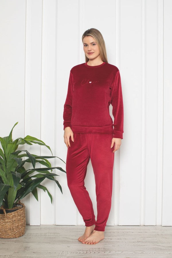 Pijama dama catifea – rafinament si confort pentru serile racoroase