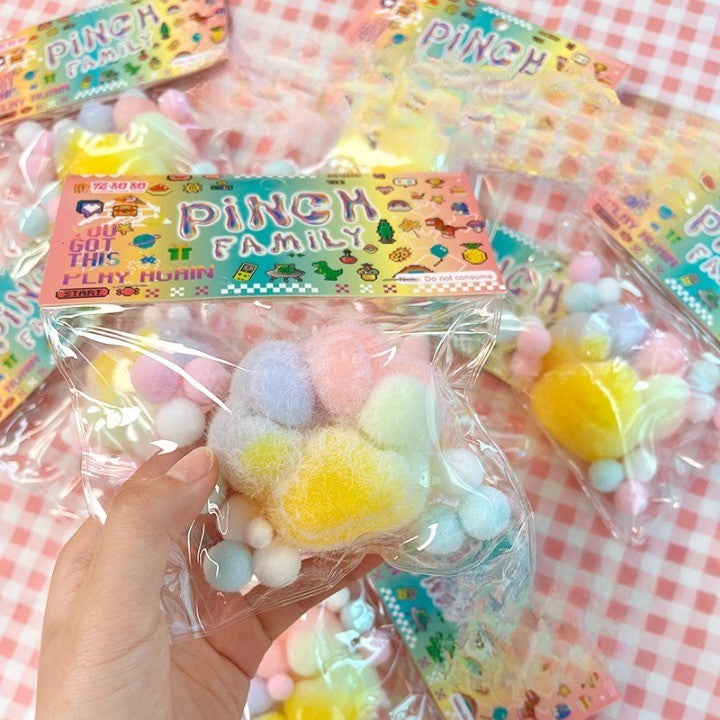 Jucarie Antistres Squishy, Flippy, cu Revenire Lenta, Squeeze Pinch Family, Model Labuta de Pisica Pufoasa, 6x6 cm, 70g, Ambalaj Transparent, Multicolor