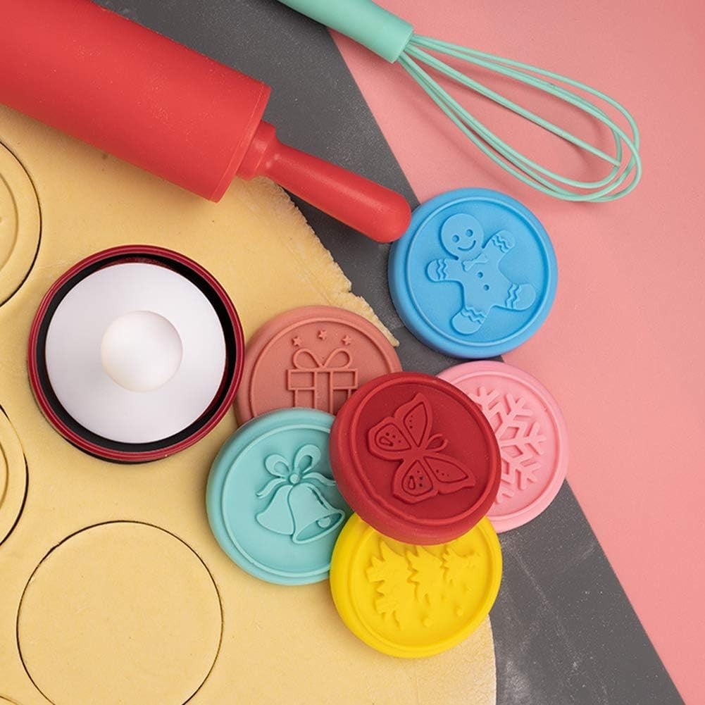 Set 6 stampile pentru prajituri Flippy, tematica de Craciun, din silicon alimentar non-toxic, taietor aluat inclus, 6 cm,  maner din plastic, compact, usor de depozitat,
