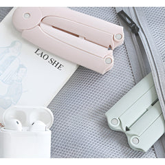 Umeras Pliabil de Calatorie, Flippy, Mini Cuier Portabil pentru Haine, Suport de Uscare, 14x7x1.4cm, Roz